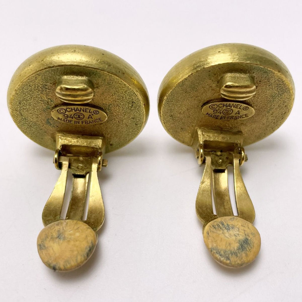 Chanel Plated Faux Pearl 94 a Gold Vintage Earrings — view 5