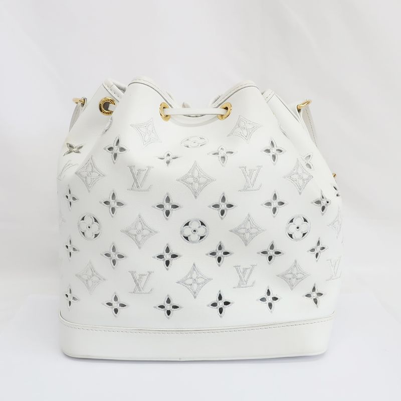 Louis Vuitton Noe PM Broderie-anglais Shoulder Bag White — view 3