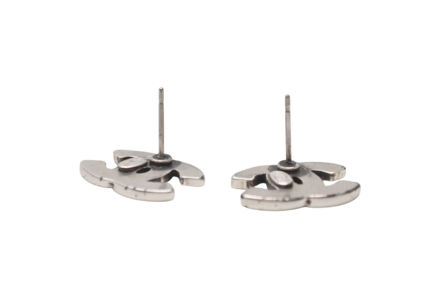 Chanel CC Logo Earrings 99 Silver — view 6