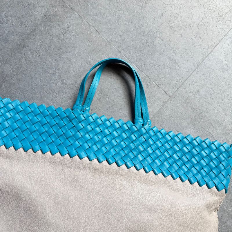 Bottega Veneta Intrecciato Leather Tote Handbag Bicolor Light Blue Ivory A4 — view 4