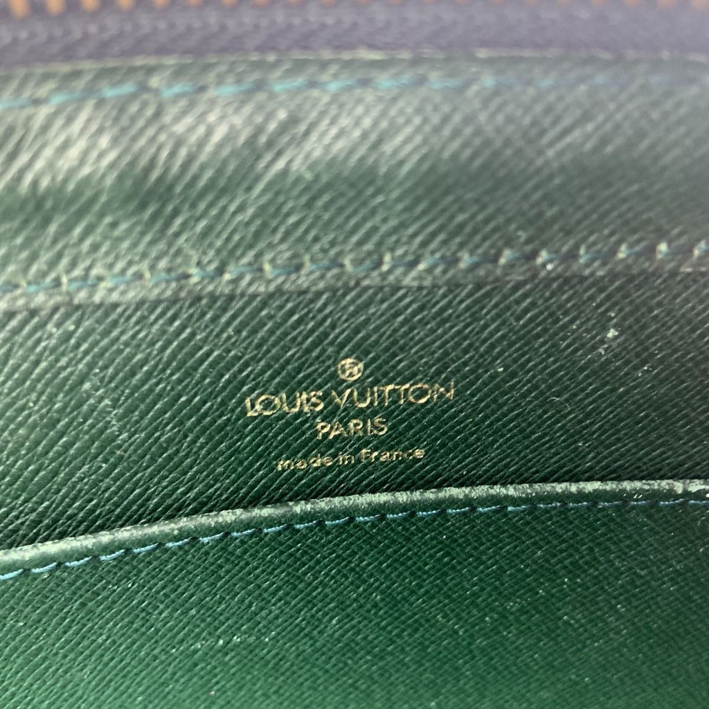 Louis Vuitton Taiga Baikal Clutch Bag Green — view 6