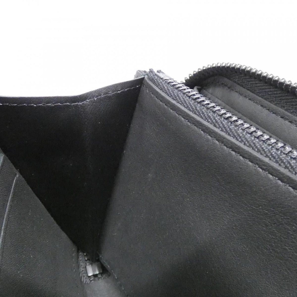 Louis Vuitton Taurillon Monogram Zippy Wallet — view 5