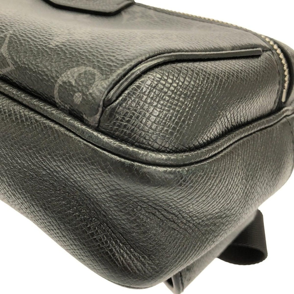 Louis Vuitton Taiga Llama Bum Bag Outdoor — view 3