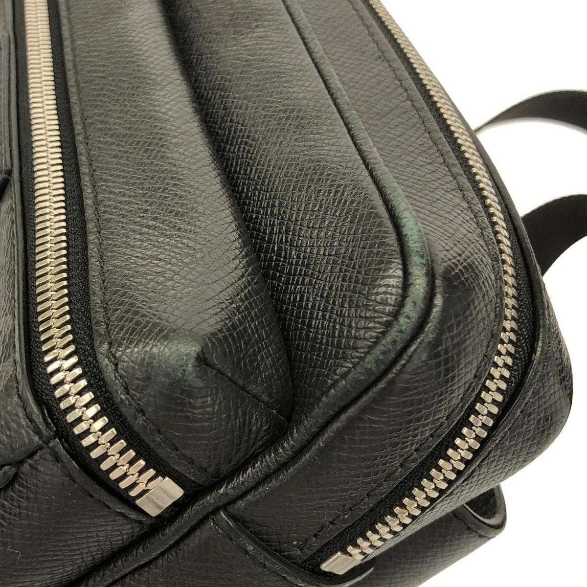 Louis Vuitton Taiga Llama Bum Bag Outdoor — view 4