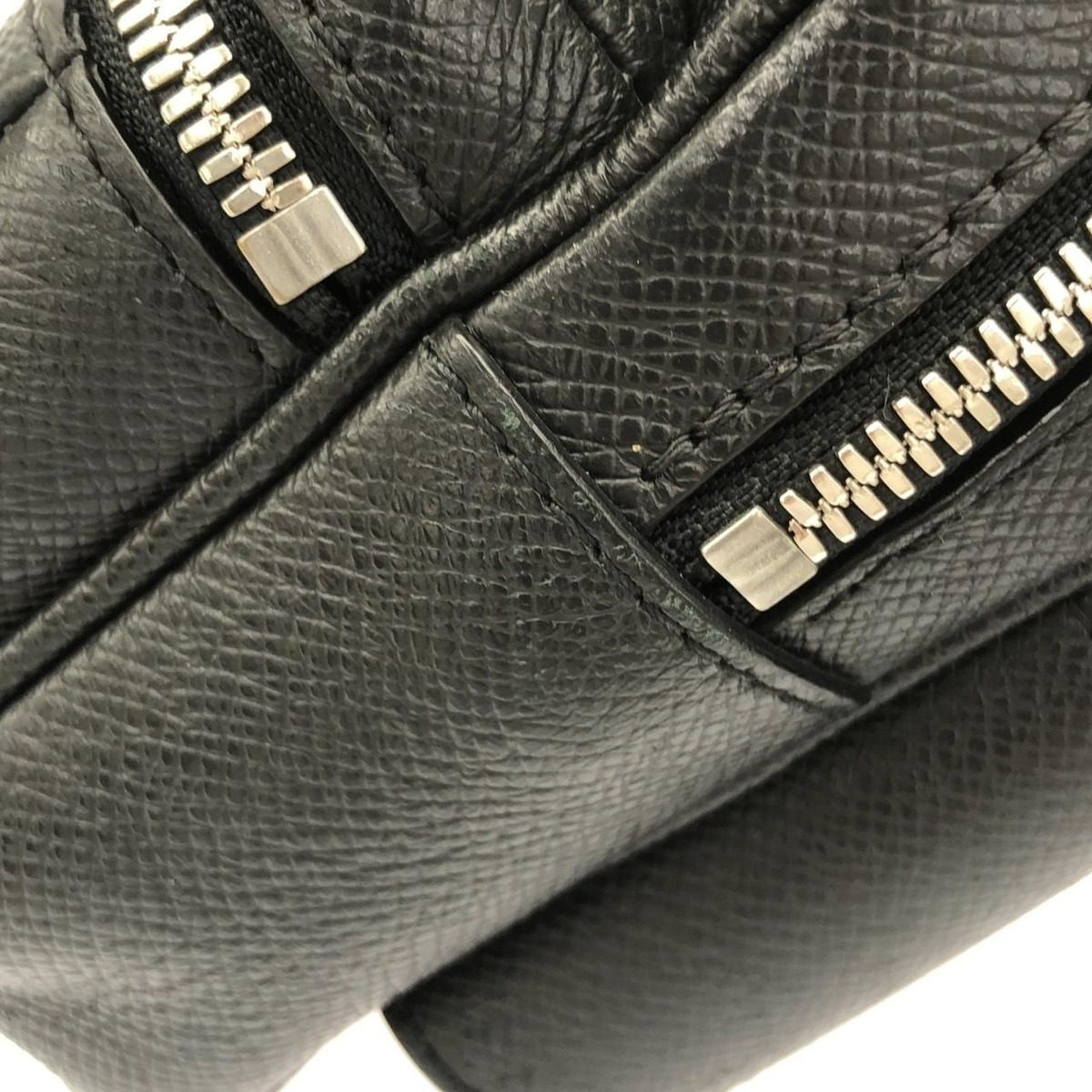 Louis Vuitton Taiga Llama Bum Bag Outdoor — view 5