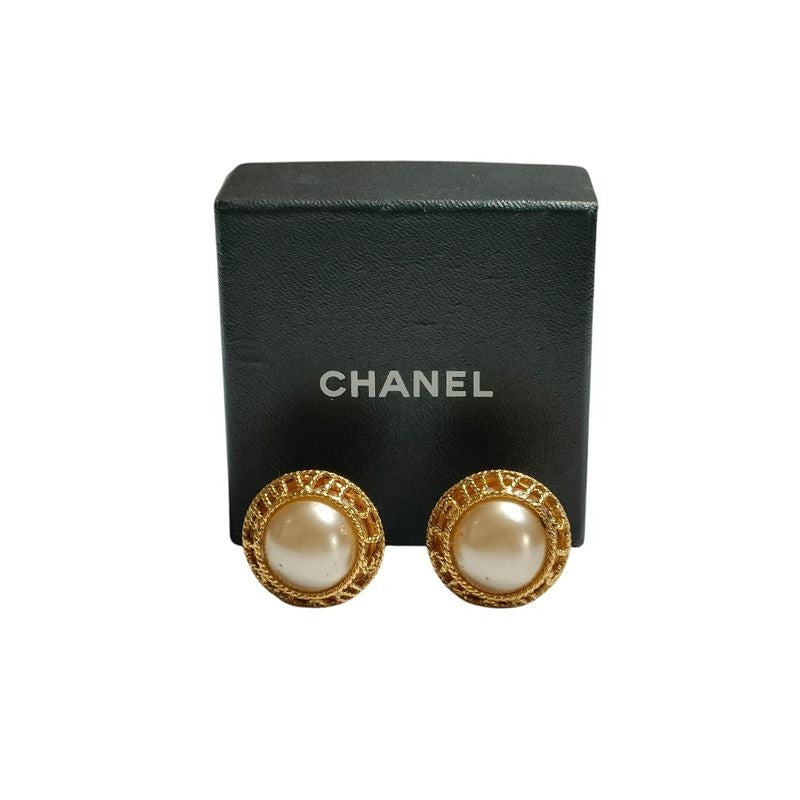 Chanel Vintage Faux Pearl Circle Clip Earrings Gold 94A