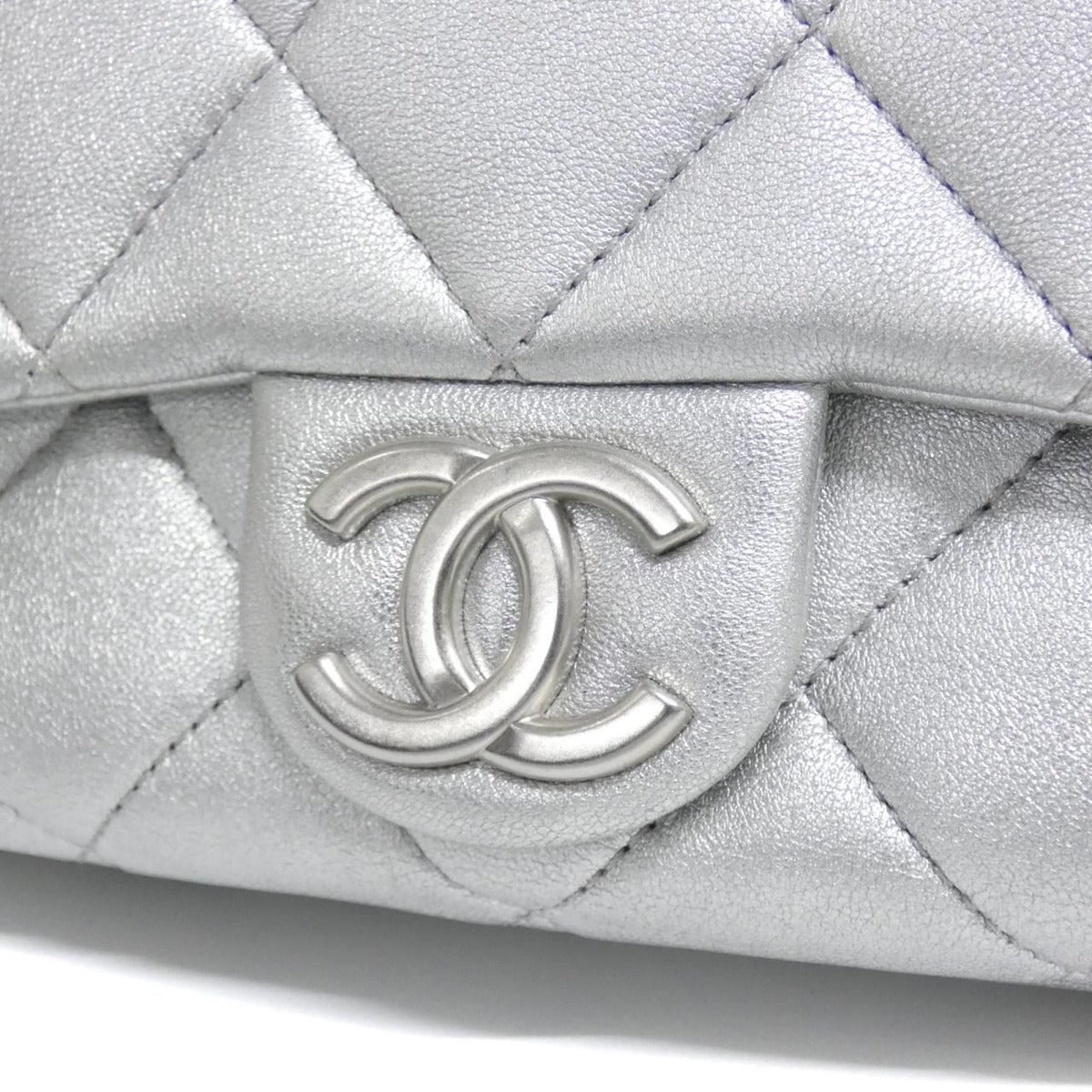 Chanel Shoulder Bag Silver — view 4