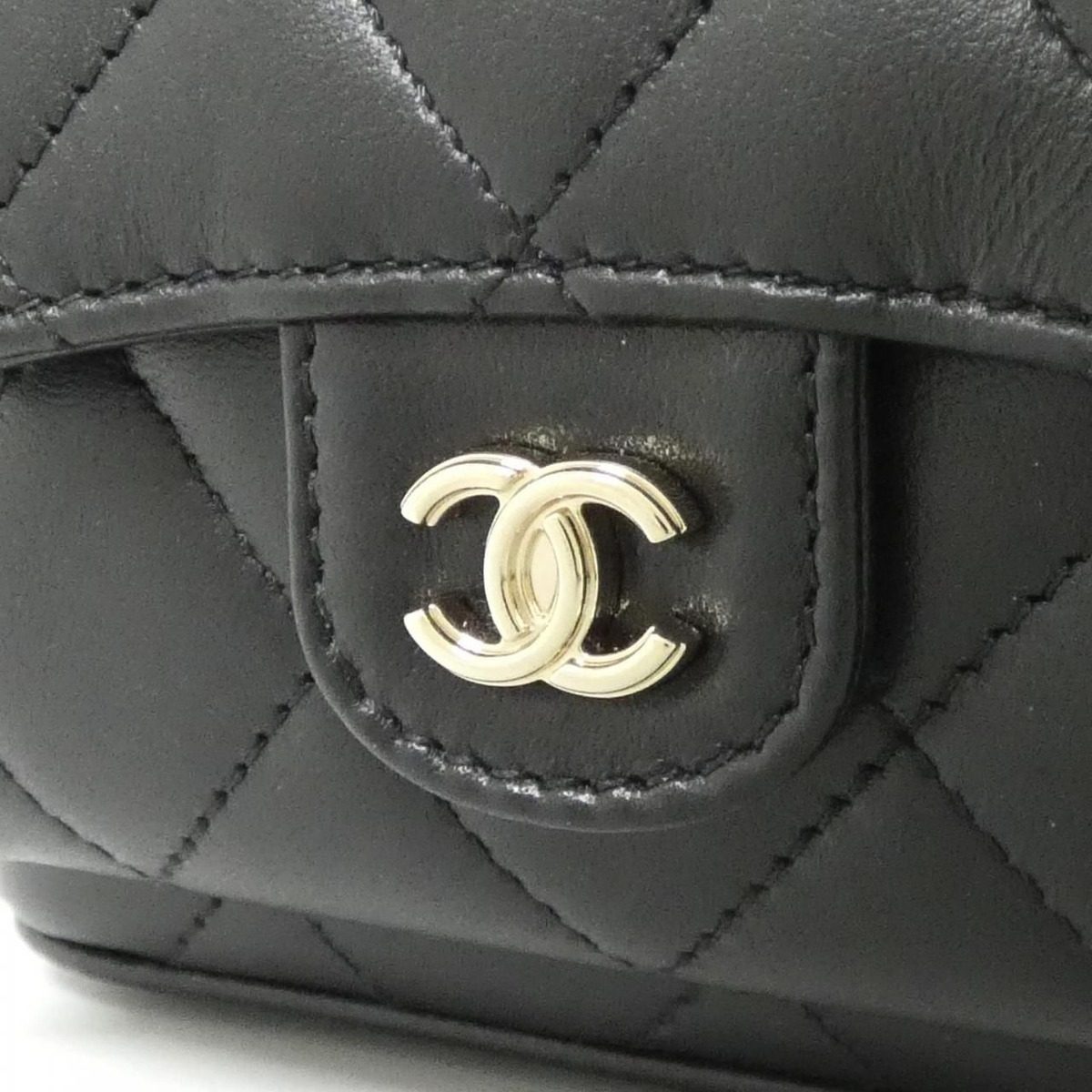 Chanel Bag Handbag Gold — view 4