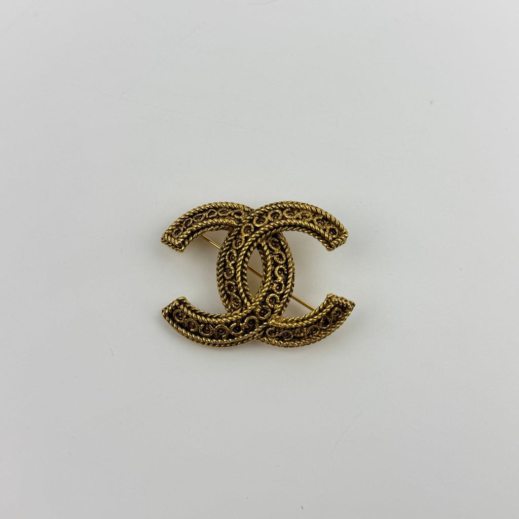 Chanel CC Logo Brooch Gold Vintage — view 2