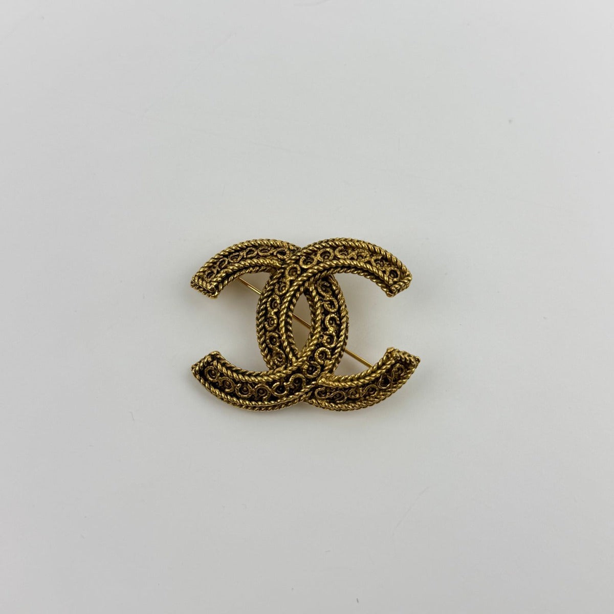 Chanel CC Logo Brooch Gold Vintage — view 2