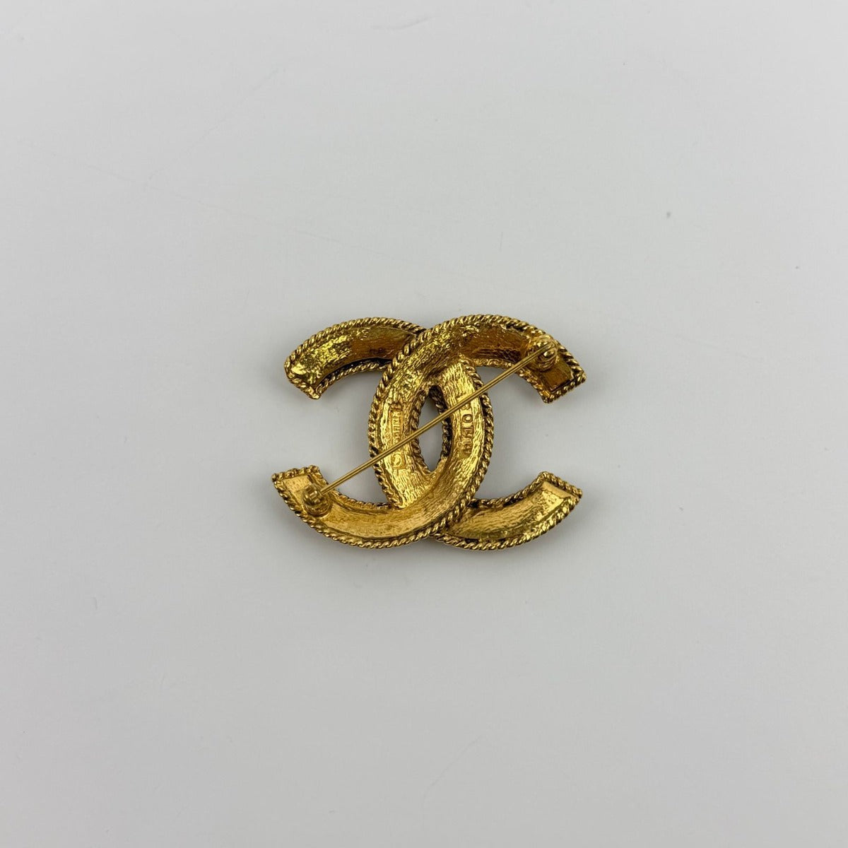 Chanel CC Logo Brooch Gold Vintage — view 3