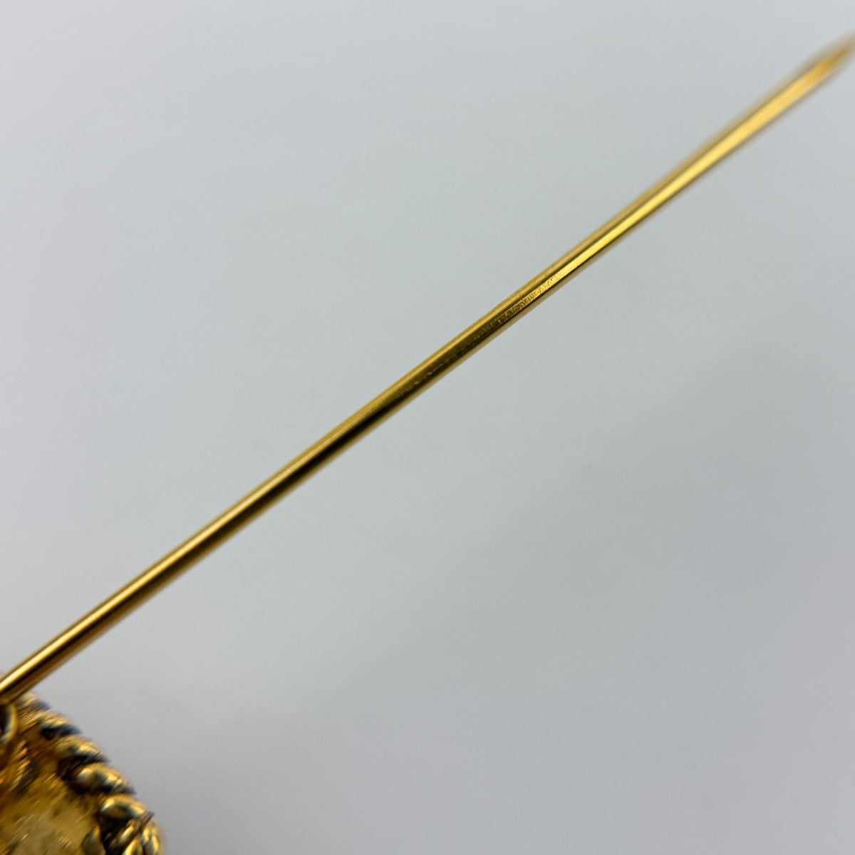 Chanel CC Logo Brooch Gold Vintage — view 7
