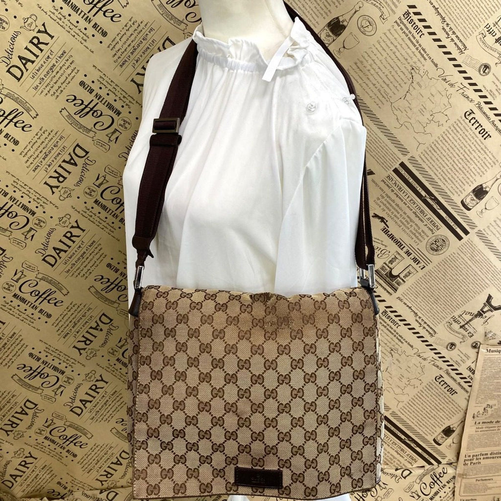 Gucci Shoulder Bag GG Canvas Messenger Brown — view 3