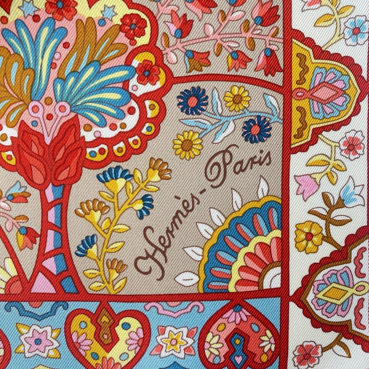 Hermes Carre 90 in the Land of Blooming Islands — view 3