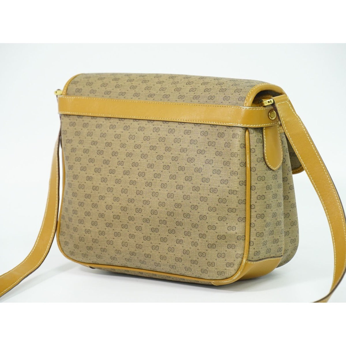 Gucci Micro GG Shoulder Bag Pochette Brown — view 2