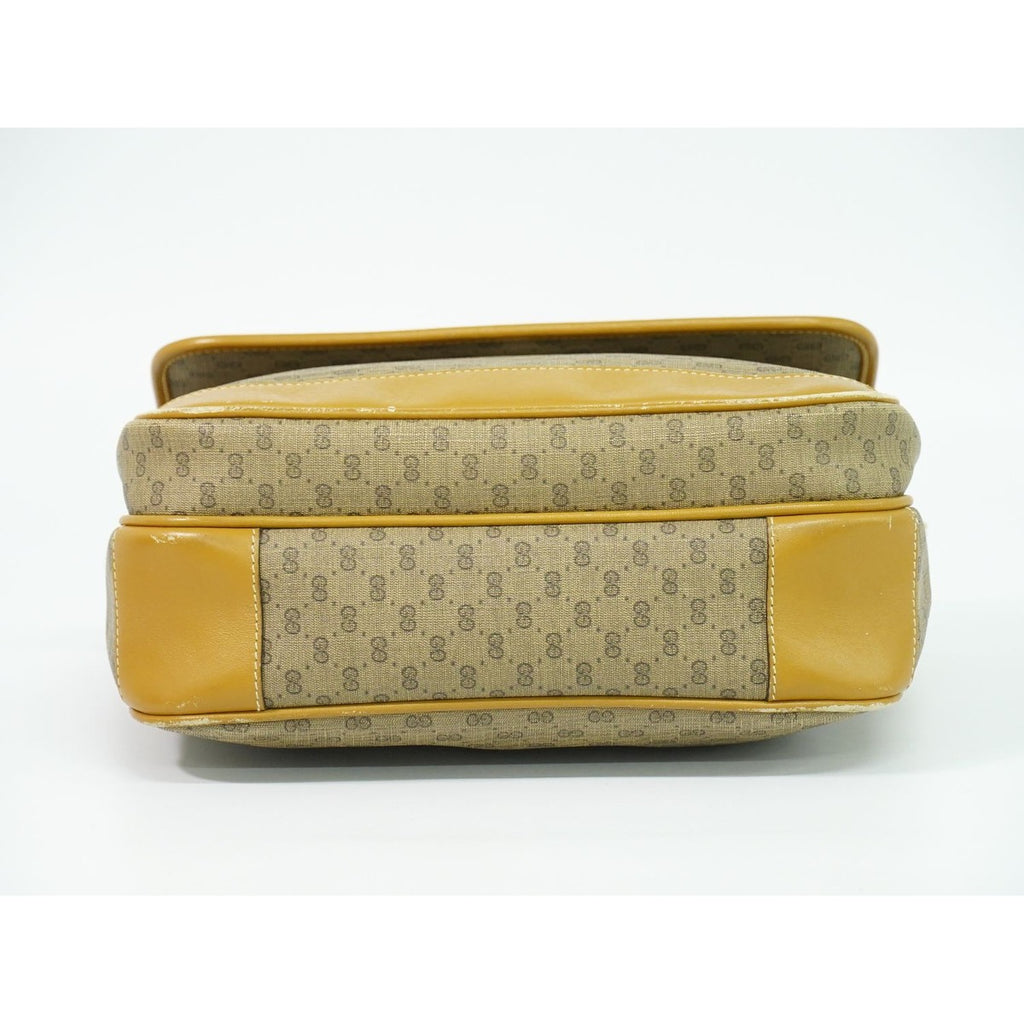 Gucci Micro GG Shoulder Bag Pochette Brown — view 3