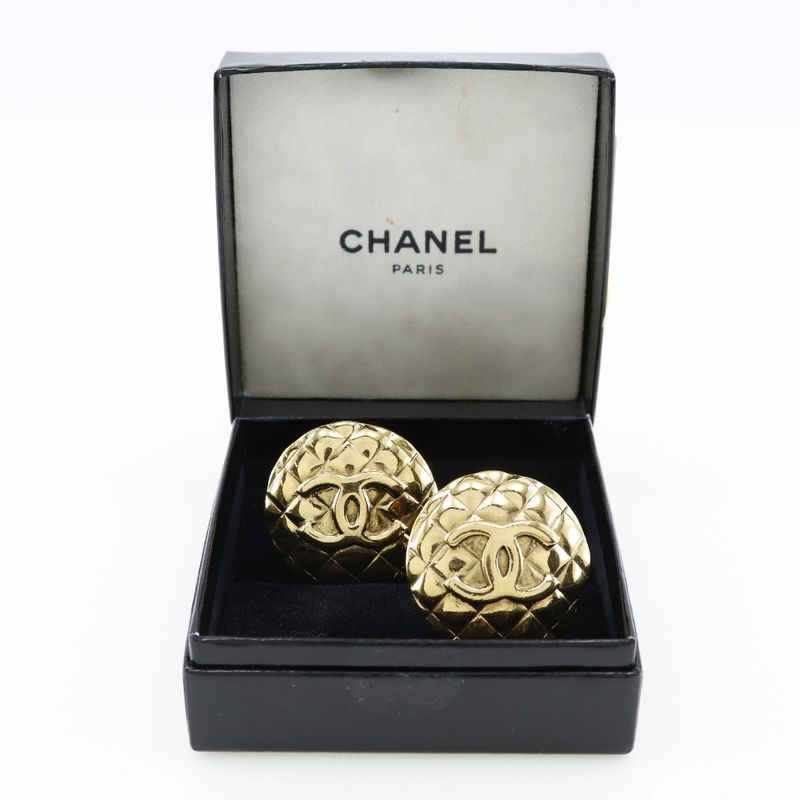 Chanel Coco Mark Quilted Vintage Gold Plated 23 41.9 g Earrings — view 8