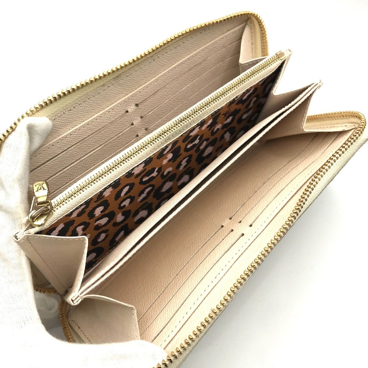 Louis Vuitton Monogram Wild at Heart Zippy Wallet Beige Animal — view 5