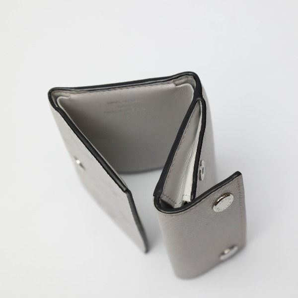 Louis Vuitton Taiga Diss Cabas Lee Compact Wallet — view 9