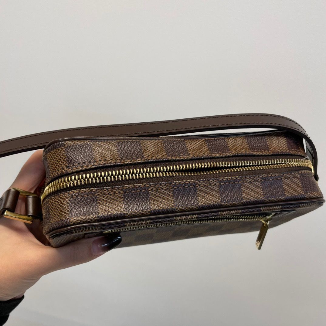 Louis Vuitton Pochette Cite Shoulder Bag — view 4