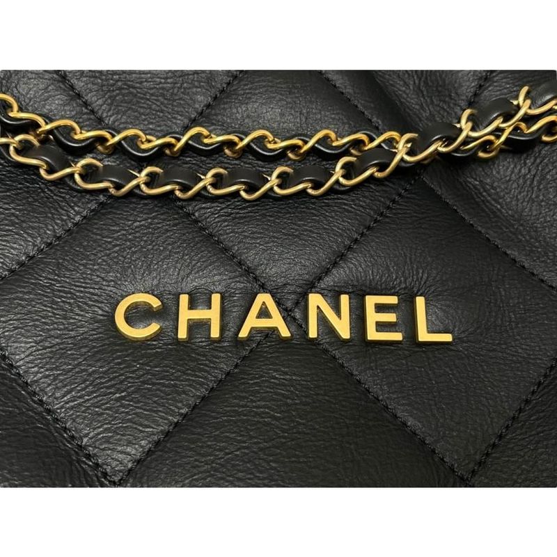 Chanel 22 Small Handbag Chain Bag Shearling Aged Lambskin Black Gold Hardware — view 4