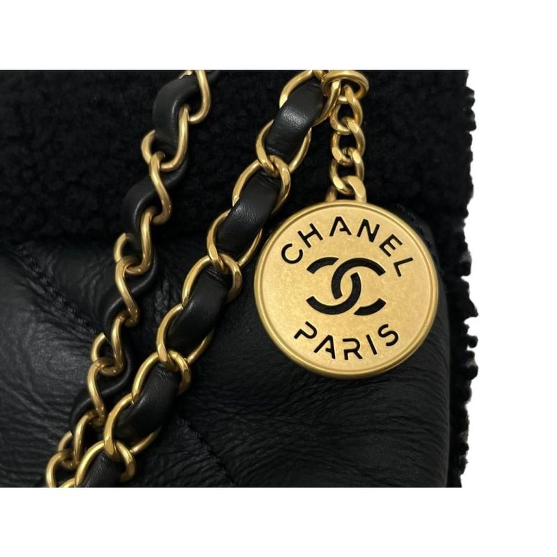 Chanel 22 Small Handbag Chain Bag Shearling Aged Lambskin Black Gold Hardware — view 5