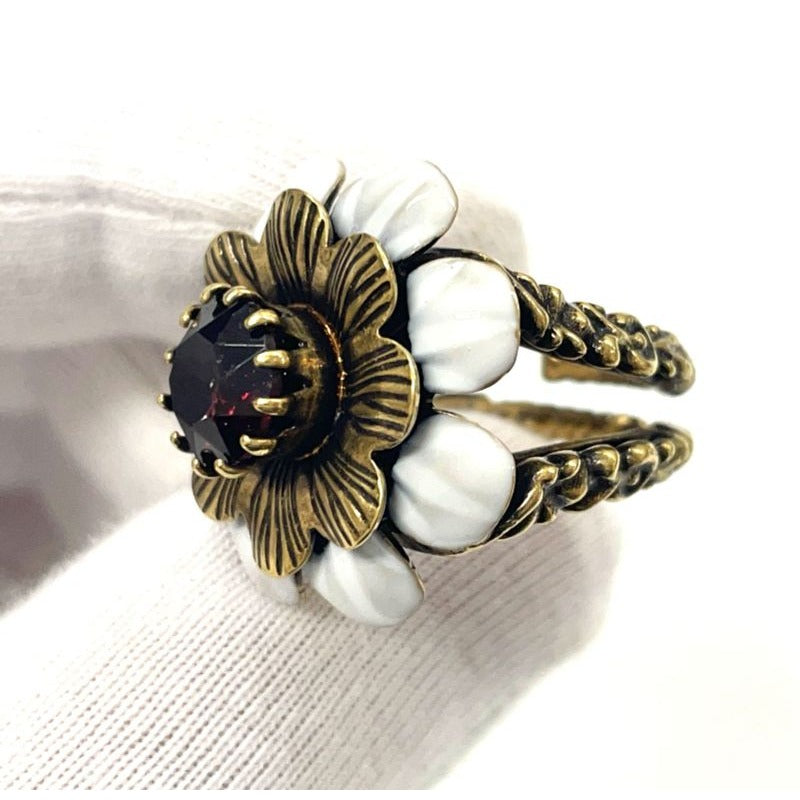 Gucci Flower Cocktail Ring S White Stones And GP — view 5