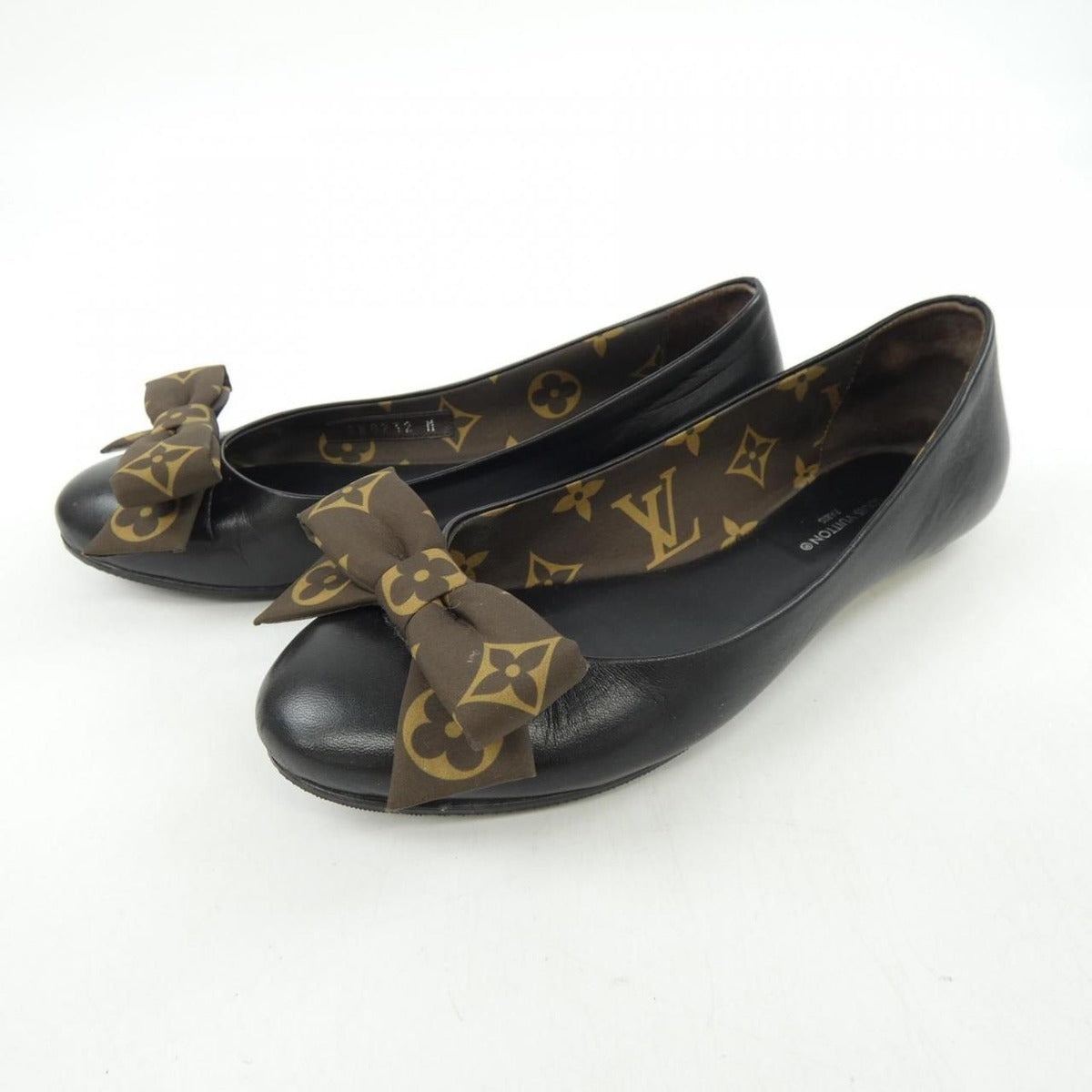 Louis Vuitton Poppy Flat Black 35 — view 3
