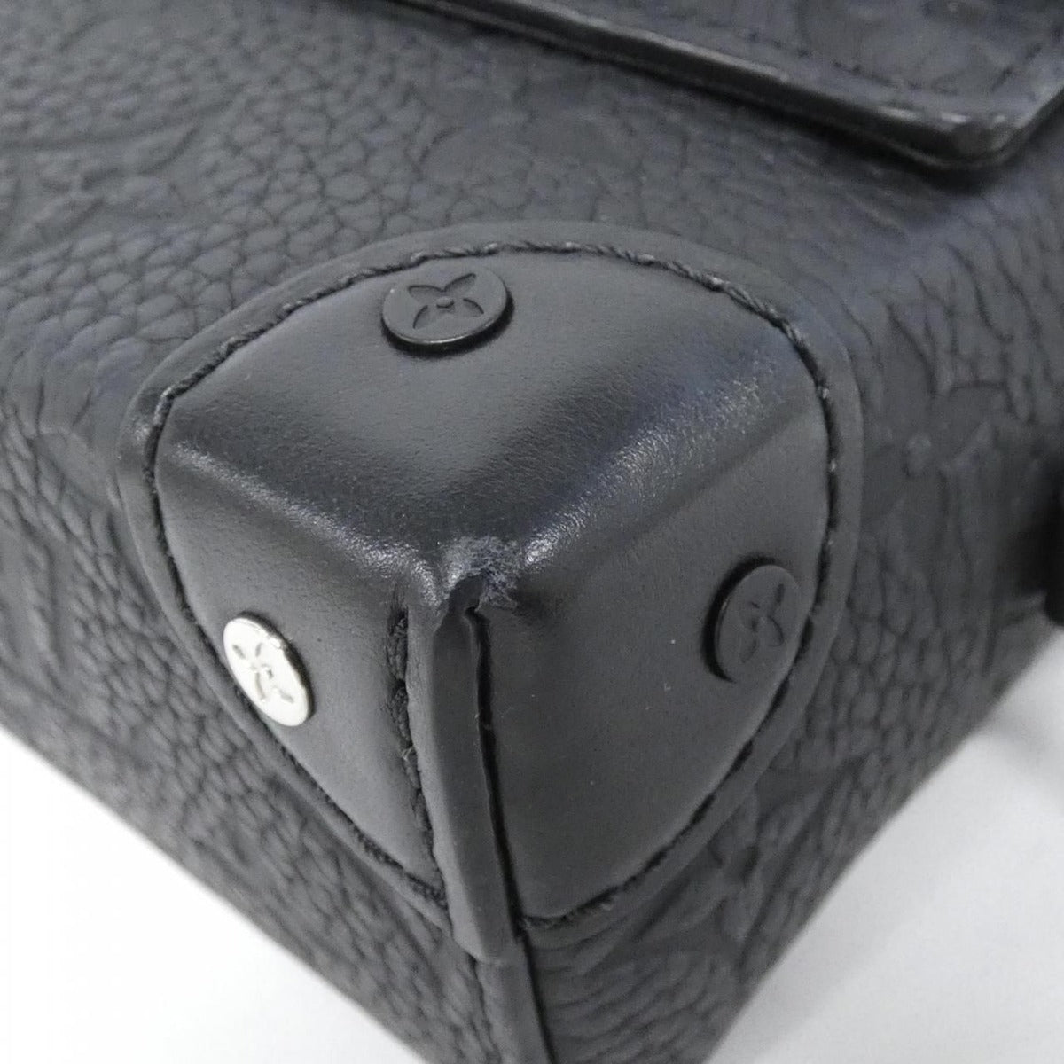 Louis Vuitton Taurillon Monogram Steamer Wearable Wallet Shoulder Bag — view 3