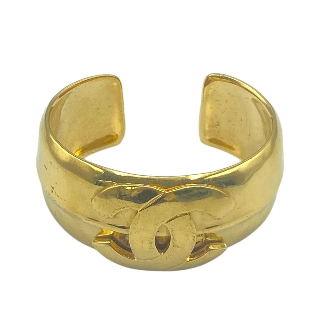 Chanel Bangle CC Logo Gold — view 3