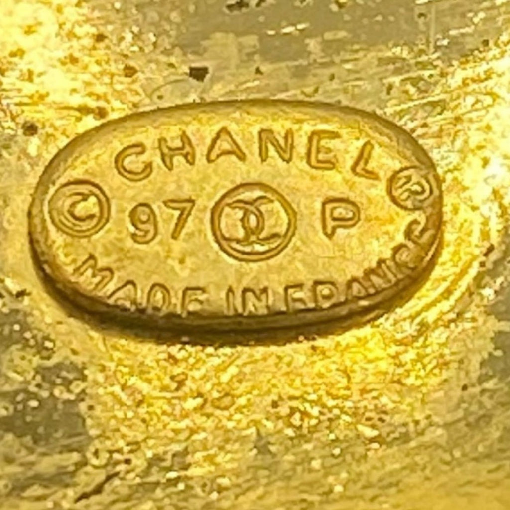 Chanel Bangle CC Logo Gold — view 4