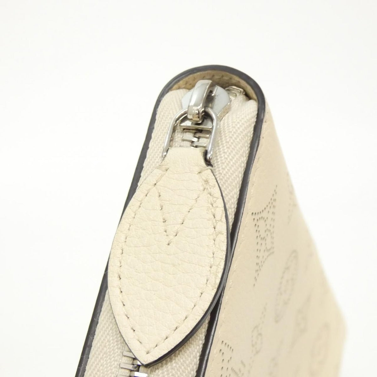 Louis Vuitton Mahina Zippy Wallet — view 4