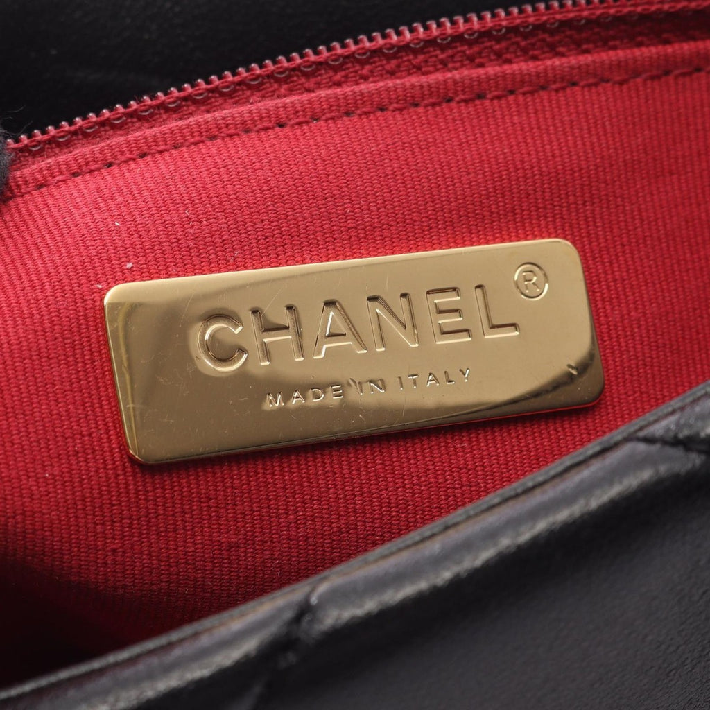 Chanel Shoulder Bag 19 D'isneuf Quilted Black Leather — view 4