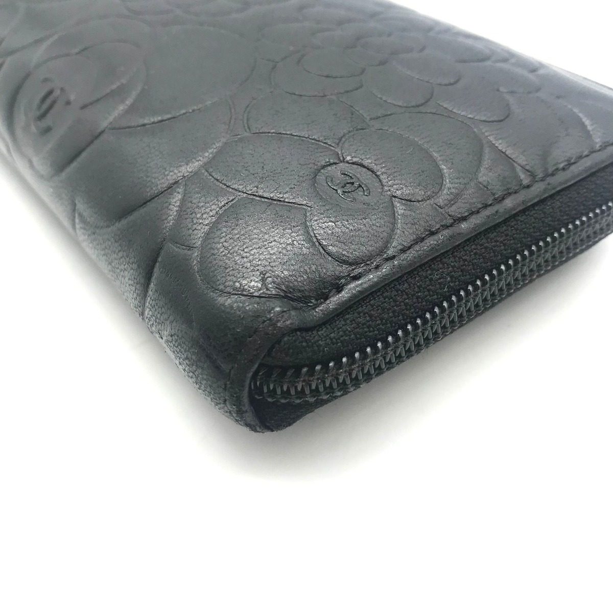 Chanel CC Logo Camellia Lambskin Zip Around Wallet Black — view 9
