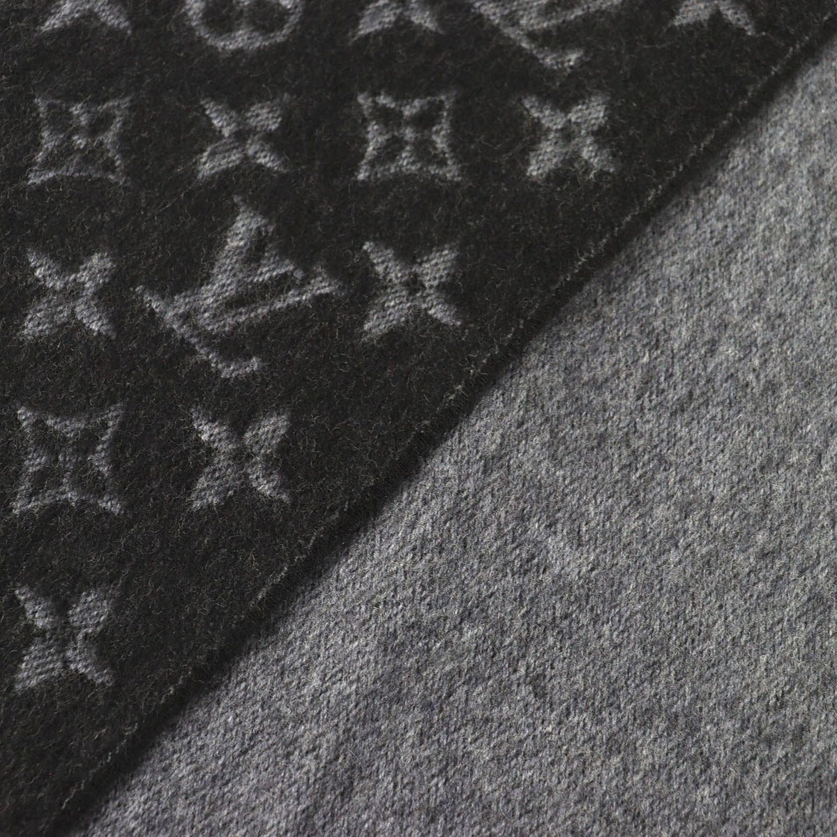 Louis Vuitton Echarpe Monogram Gradient Cashmere Wool Scarf Noir Black — view 4