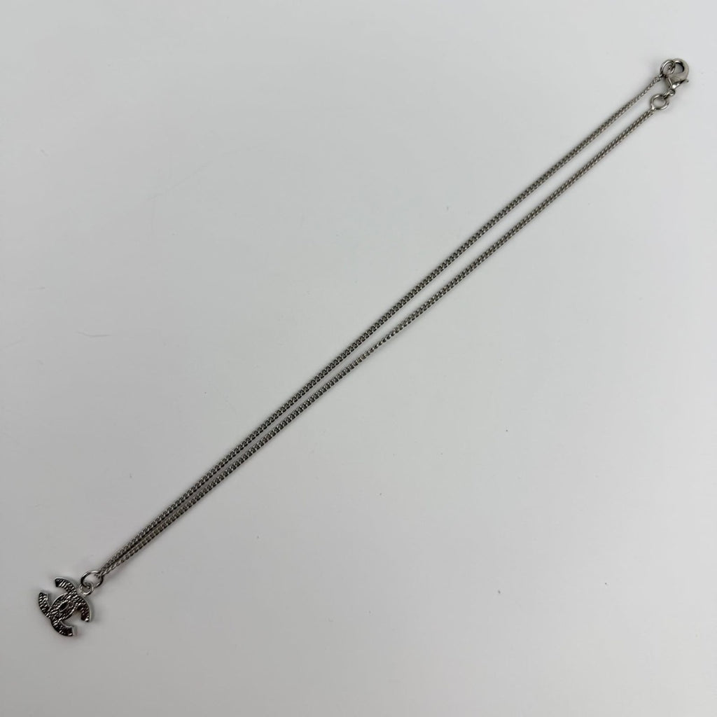 Chanel CC Logo Necklace Silver Vintage — view 4