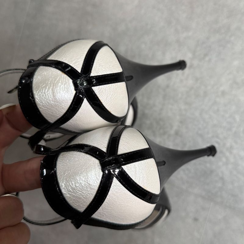 Chanel Pearl Coco Mark Ribbon Design Pumps Leather Patent Black White — view 8
