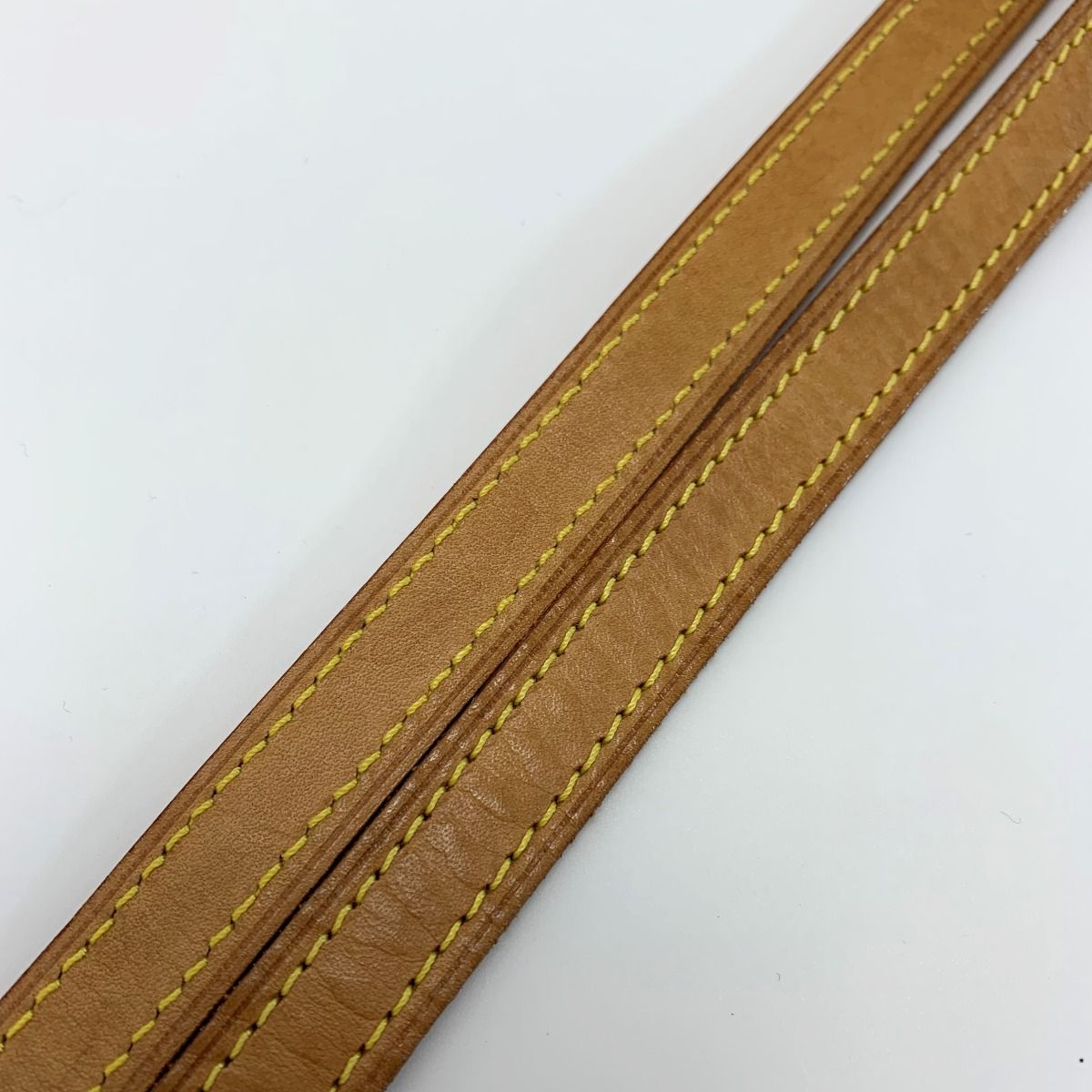Louis Vuitton Leather Beige Gold Hardware 110 cm — view 4