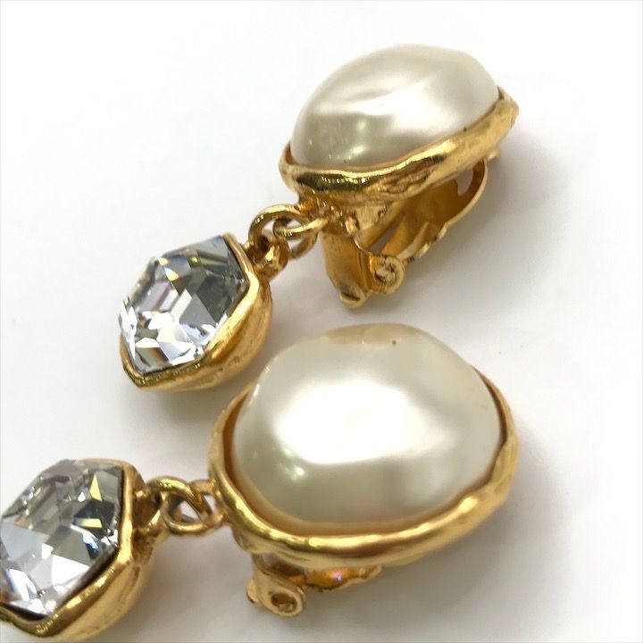 Chanel Visual Earrings Gold — view 6