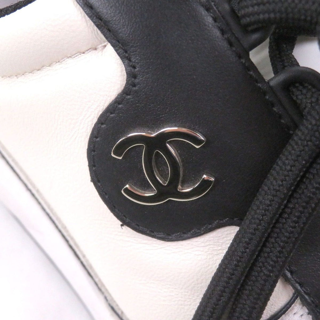 Chanel Leather Suede CC Logo Low Cut Sneakers Ivory Black — view 7
