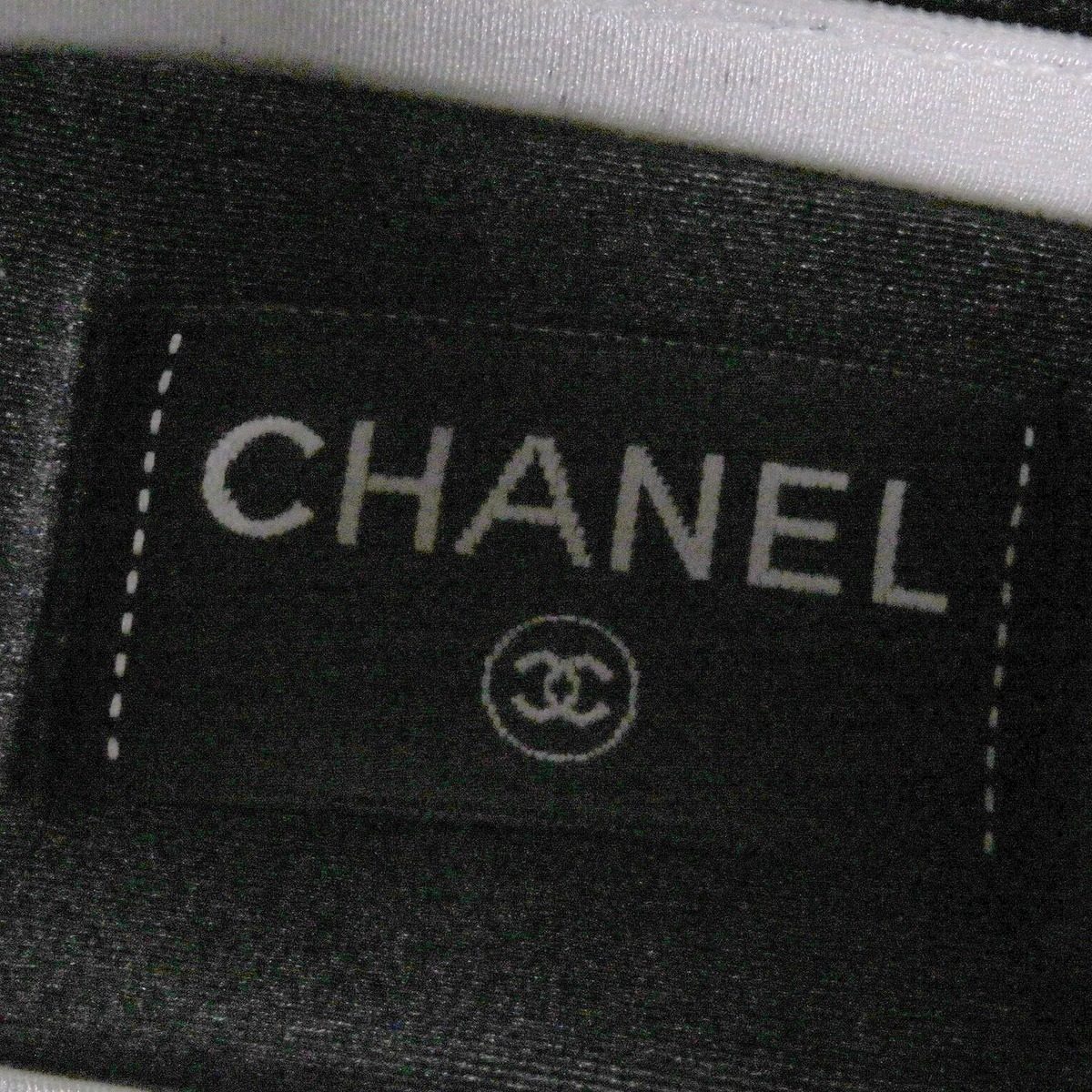 Chanel Leather Suede CC Logo Low Cut Sneakers Ivory Black — view 9