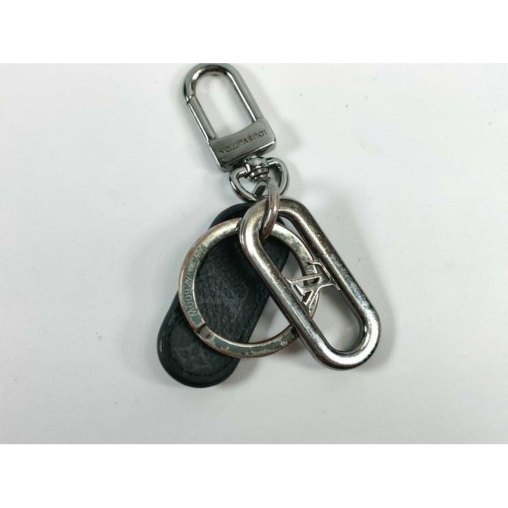 Louis Vuitton Key Holder LV Signature Chain Black Silver Monogram Ring — view 2