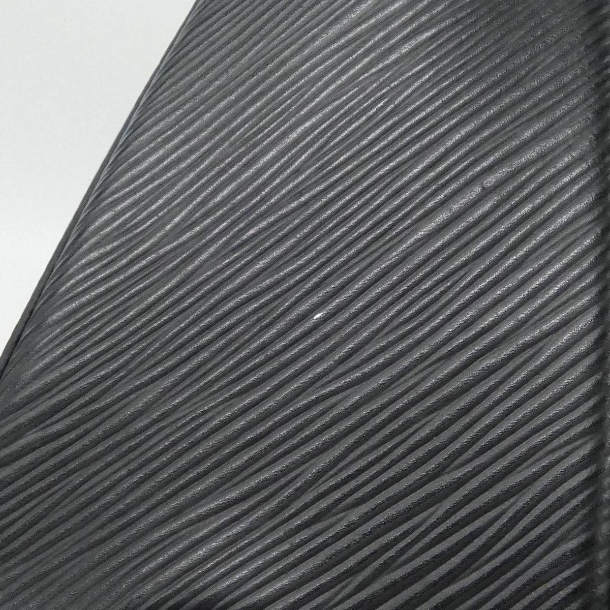 Louis Vuitton Epi Twist MM Shoulder Bag — view 6