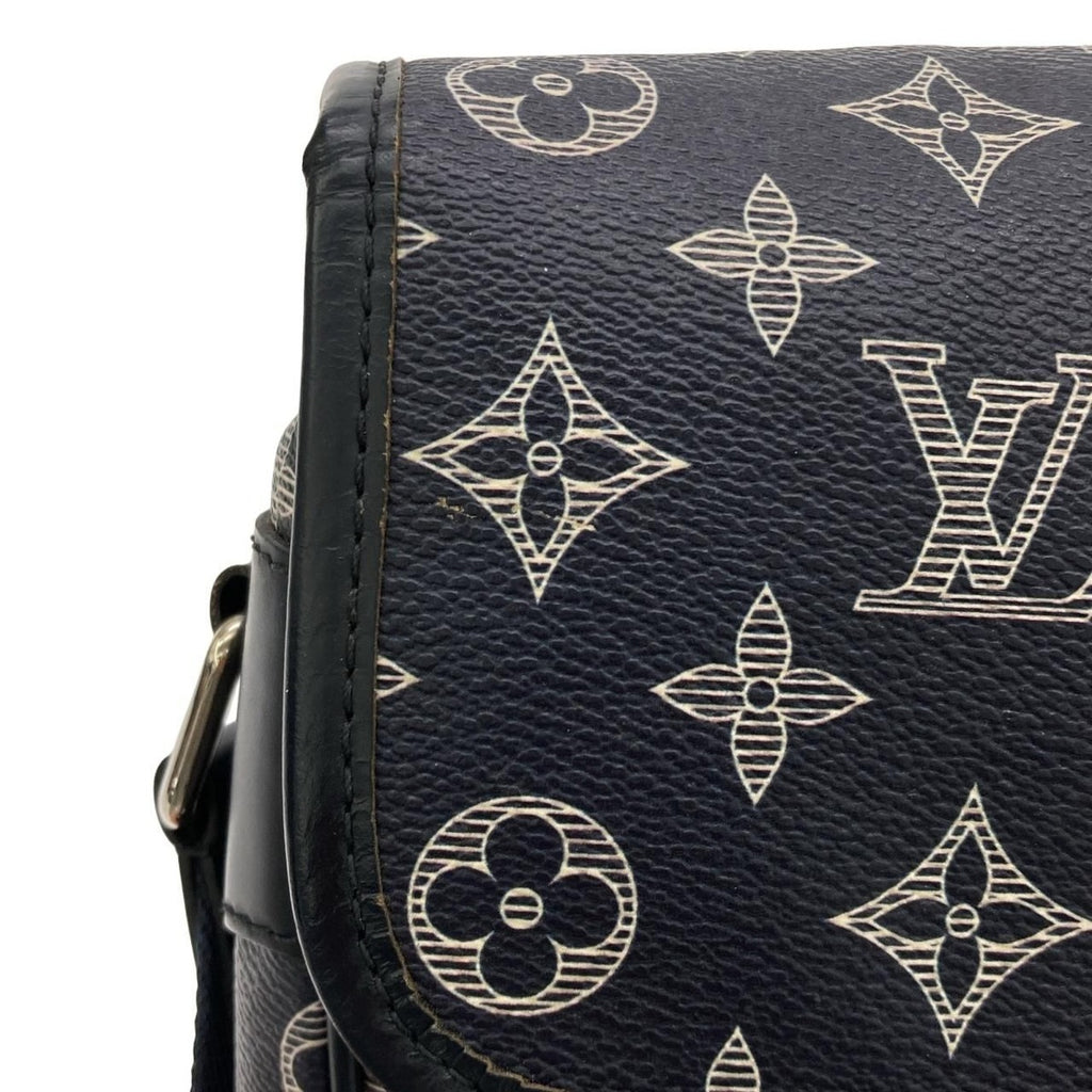 Louis Vuitton Monogram Savannah Shoulder Bag — view 4
