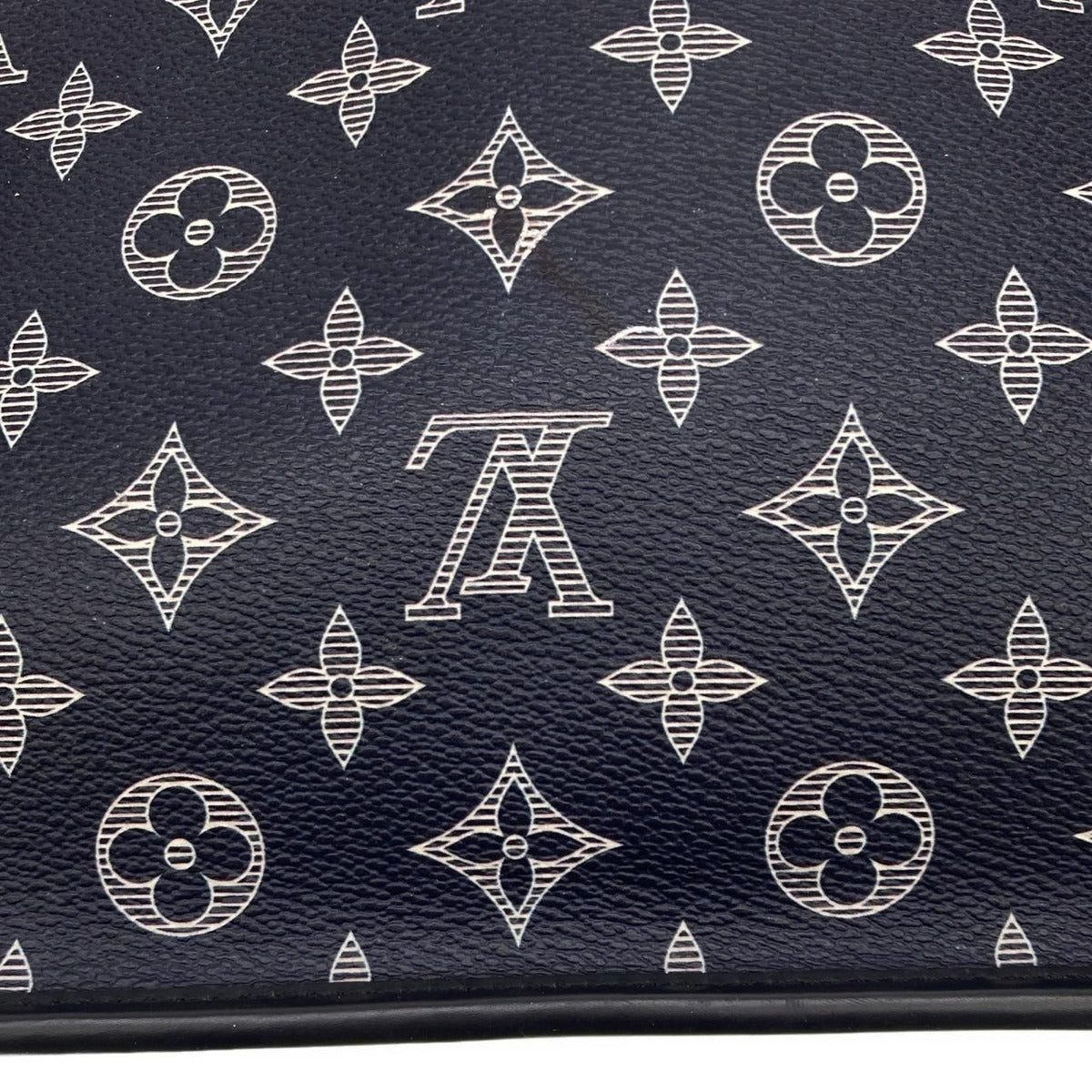 Louis Vuitton Monogram Savannah Shoulder Bag — view 5