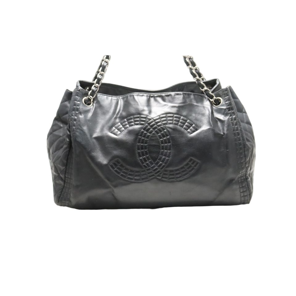 Chanel 16 Jumbo CC Logo Quilted Leather Chain Shoulder