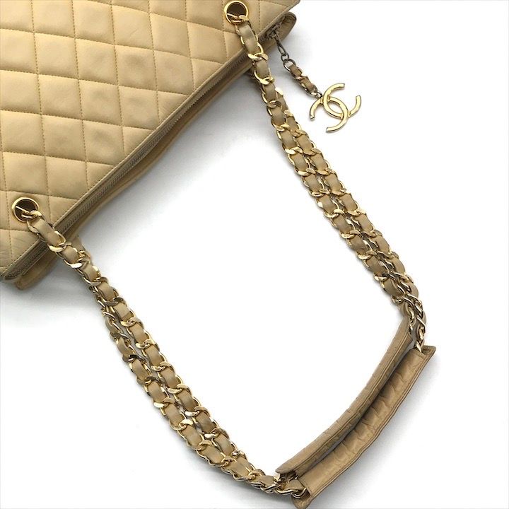 Chanel CC Logo Quilted Lambskin Chain Shoulder Bag Leather Beige — view 7