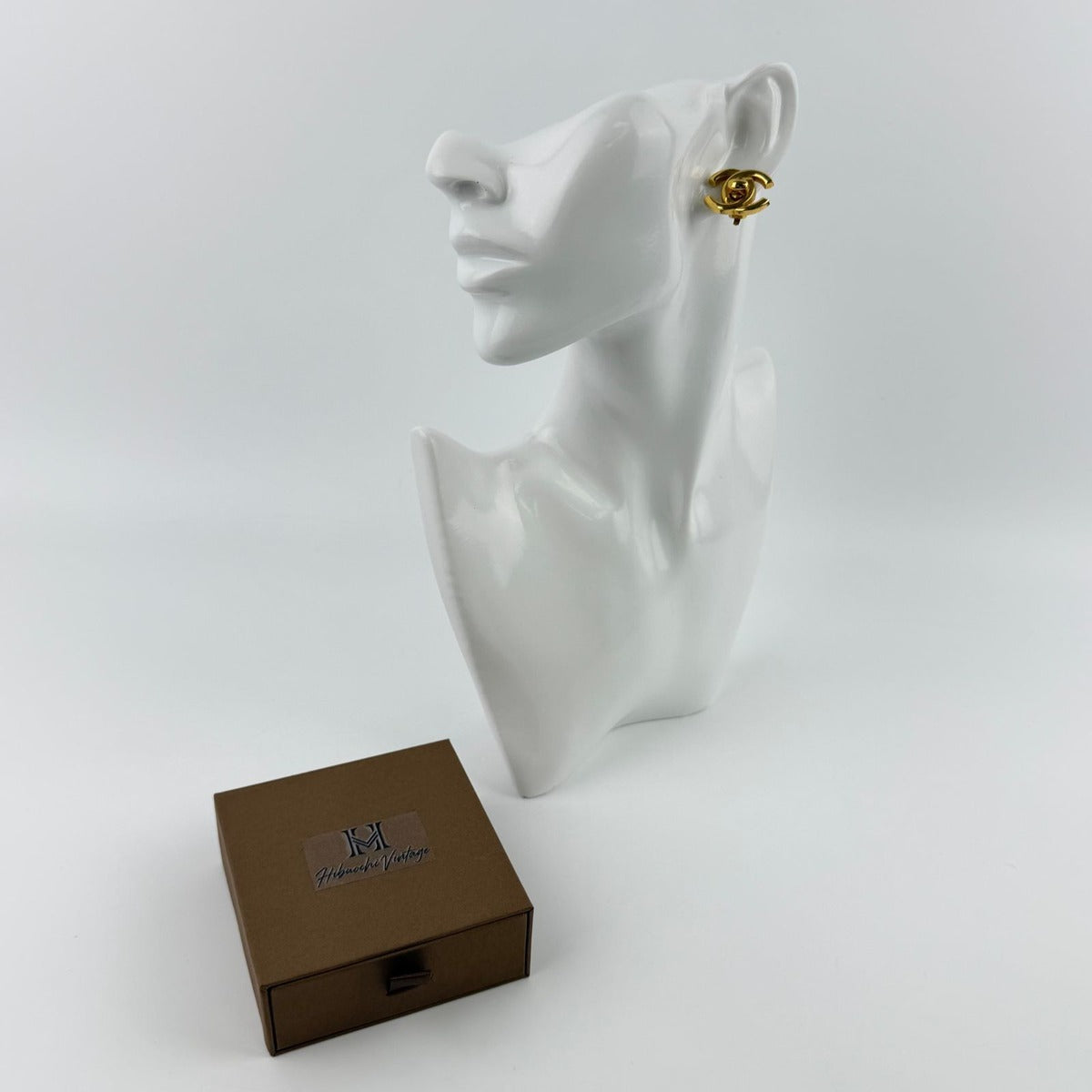 Chanel CC Logo Turnlock Single Earrings Gold Vintage — view 2