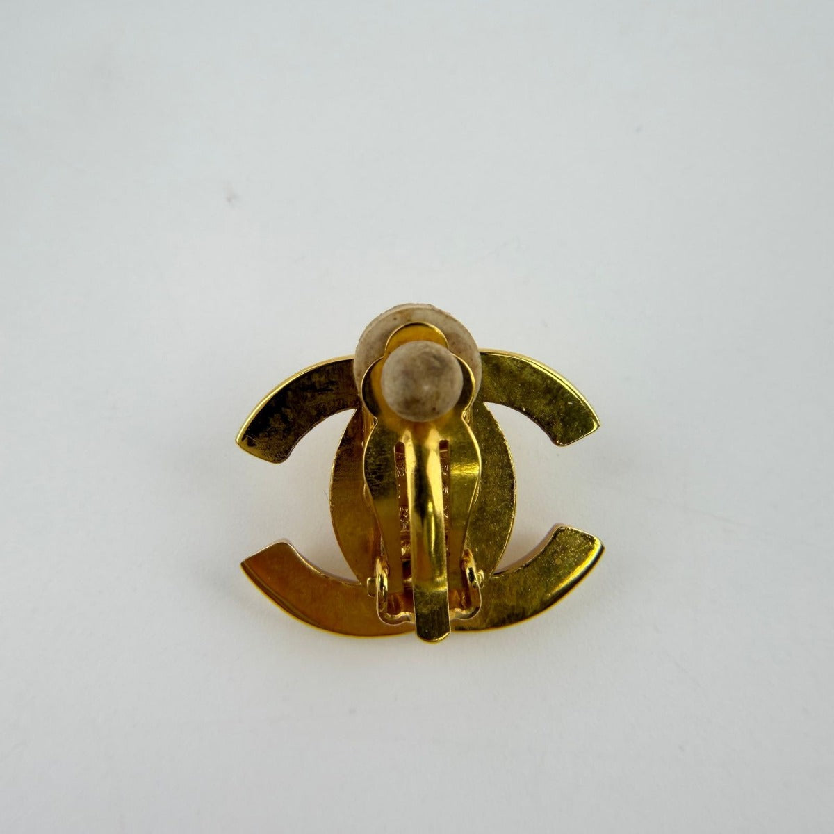 Chanel CC Logo Turnlock Single Earrings Gold Vintage — view 3