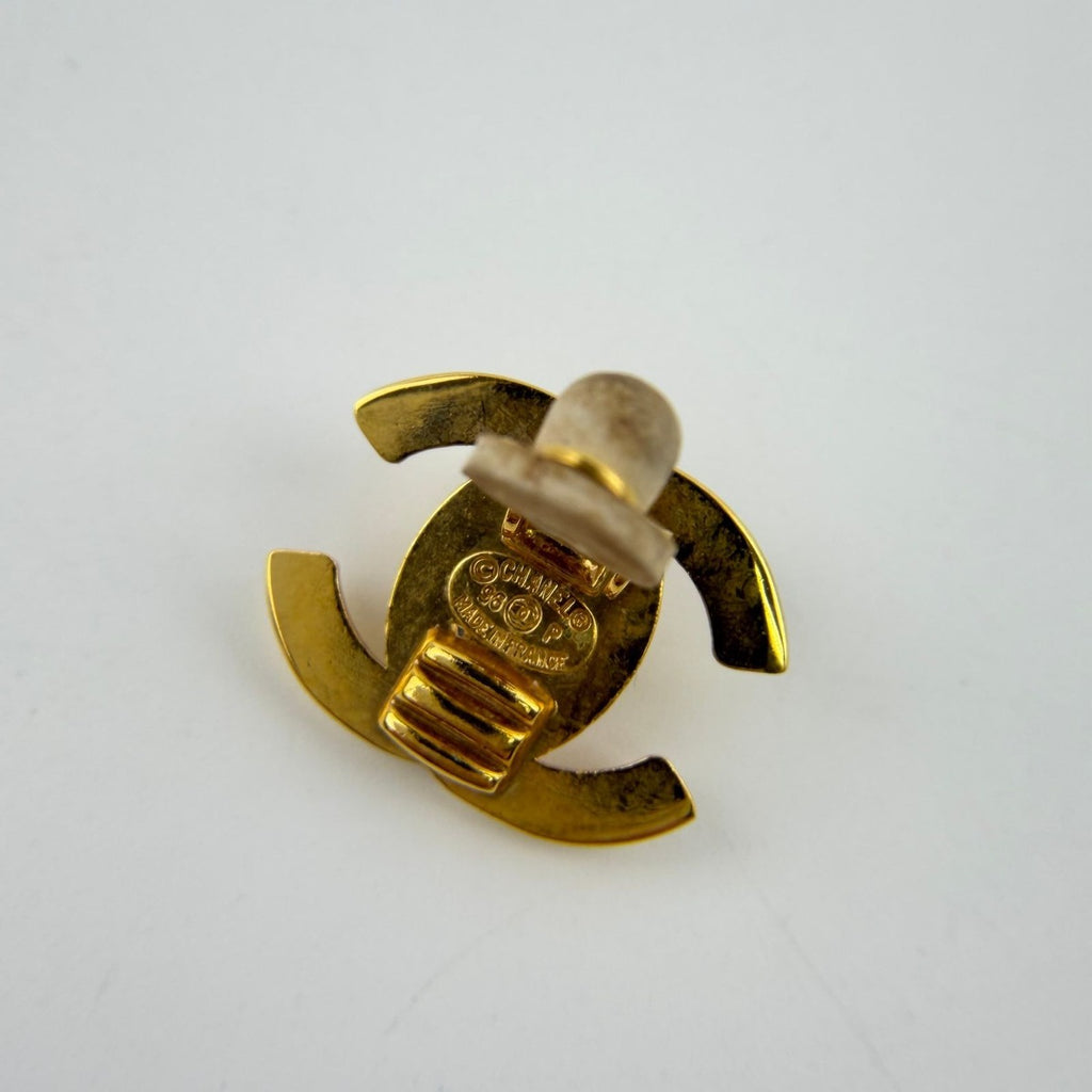 Chanel CC Logo Turnlock Single Earrings Gold Vintage — view 5